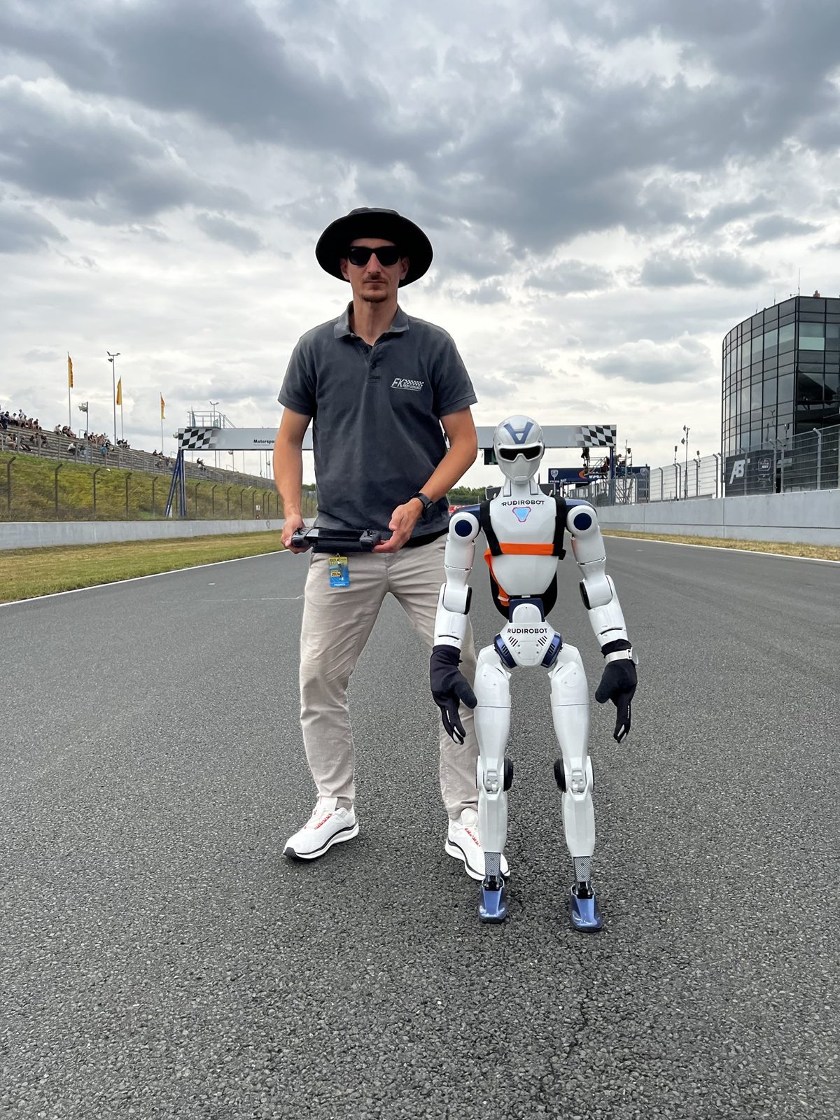 Rudi auf der Rennstrecke in Oschersleben
