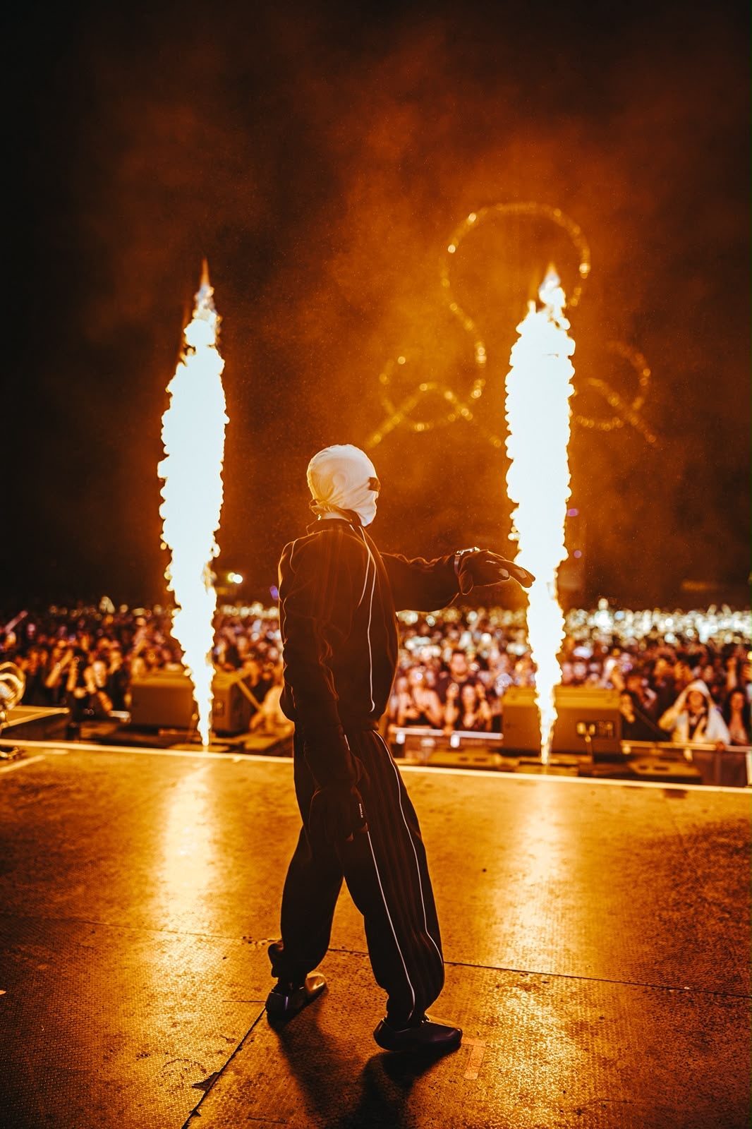 Rudi auf der Hauptbühne des SonneMondSterne Festivals